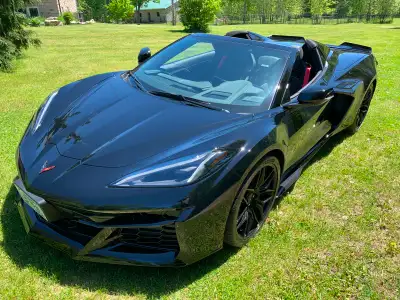23 Chev Corvette Z06 convertible anniversary year with only 3000km. The plastic protection stickers...