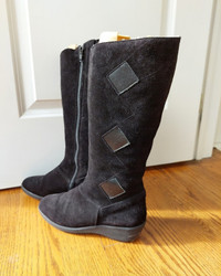 Winter Boots Size 5 Warm & Waterproof. Worn Once.