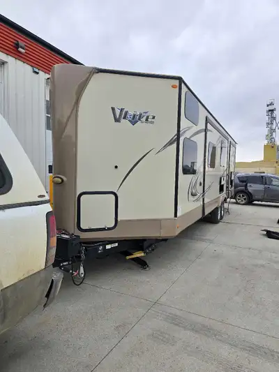 2017 Flagstaff V-lite 35' travel trailer with master suite and bunk room. Full size fridge, pantry l...