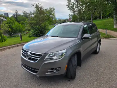 Selling my clean 2011 Volkswagen Tiguan Highline. - 2.0 TSI Engine producing 200hp + 4Motion AWD. -...