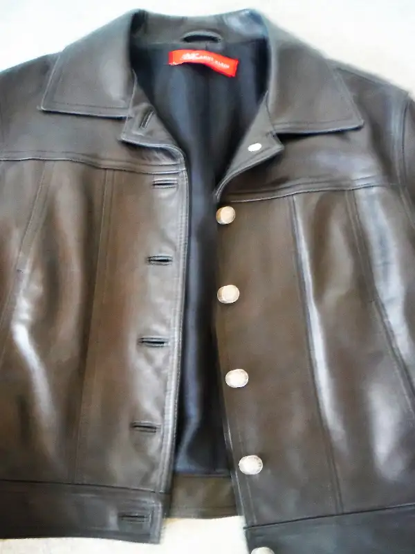 Beautiful Anne Klein Women's Black Leather Jacket for sale ! in Women's - Tops & Outerwear in City of Halifax - Image 3