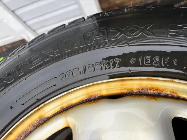 225/65R17 Dunlop winter max  in Tires & Rims in Bedford - Image 3