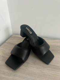 Mango Square-Toe Puffy Quilted Black Mule Sandals