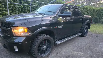 Dodge ram 2015 ecodiesel 3.0 litres 179.000km Freins avant neuf Bering avant 2 cote neuf Cardan droi...