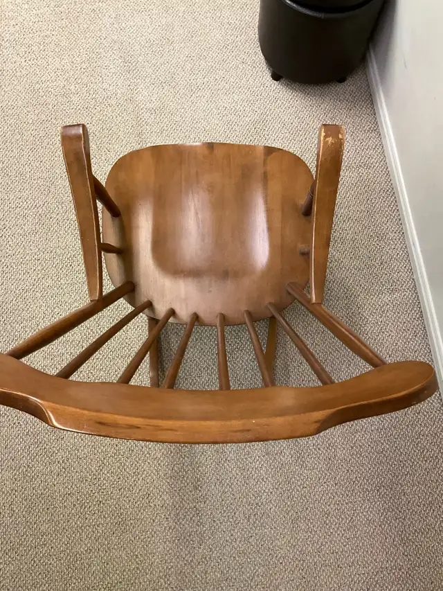Rocking Chair in Chairs & Recliners in Ottawa - Image 4