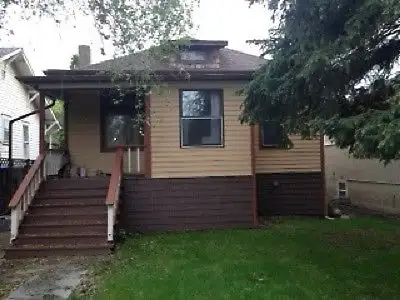 House for sale near Whyte avenue. Two bedrooms, one bathroom on main and one bathroom in the basemen...