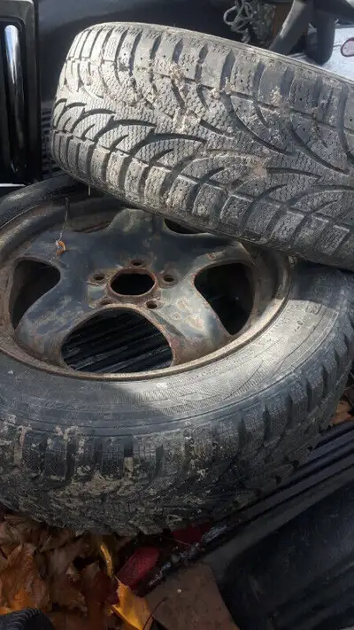 Like new. 215/65/16 set of 5 Ice Tracks $200