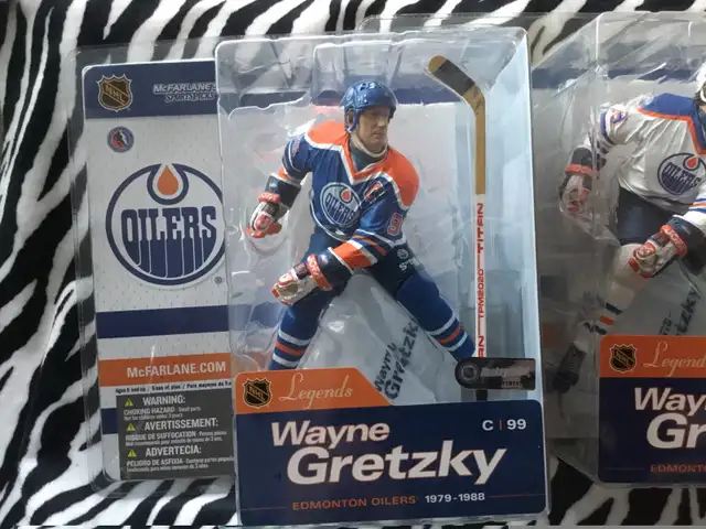 McFarlanes Sport Picks Legends Wayne Gretzky Oilers  in Arts & Collectibles in Red Deer - Image 7