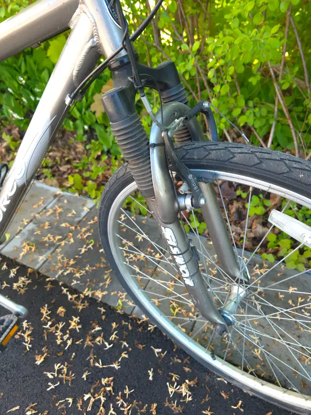 Two Norco Hybrid Bikes for Sale – Great Condition! in Cruiser, Commuter & Hybrid in City of Montréal - Image 6