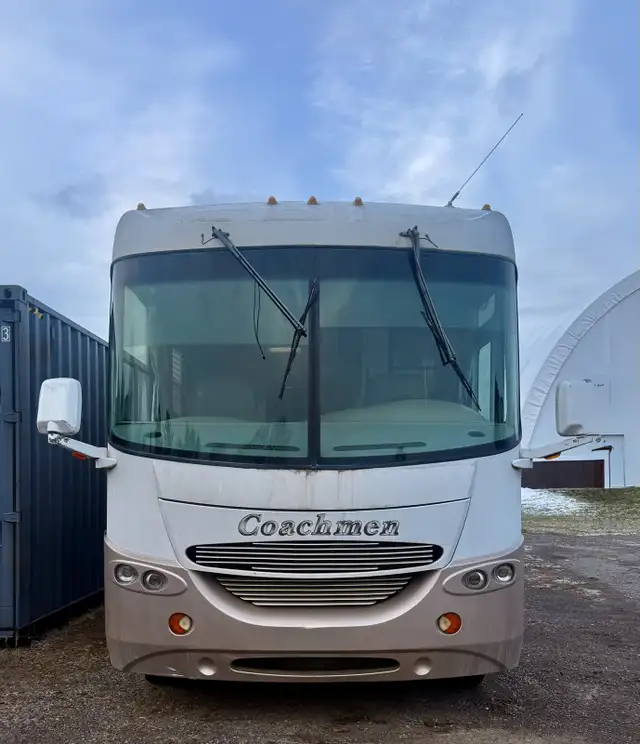 Class A Motorhome • Coachmen Aurora • Ford V10 • 2 Slides • RV / in RVs & Motorhomes in Laurentides - Image 7