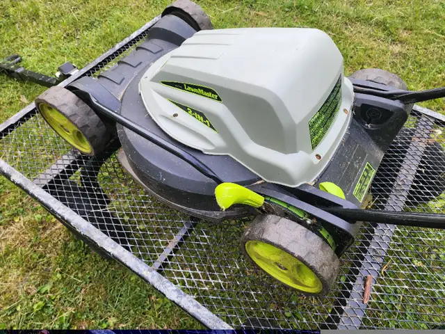 Lawn Master  Electric Corded Green Lawnmower 2 in 1 ME1018X in Lawnmowers & Leaf Blowers in Windsor Region - Image 7