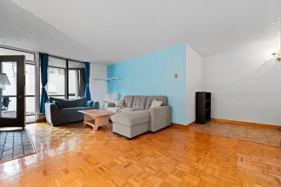 Huge Condo for Rent // Immense Condo à Louer