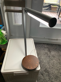 Desk lamp with wireless charging