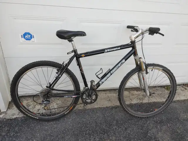 Rocky mountain Elevation tuned up MTB in Mountain in Ottawa - Image 2