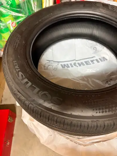 4 New all Season Tires Off a new Nissan Kicks. Changed to All weather tires. Size: 215/60R 17 Kumho...