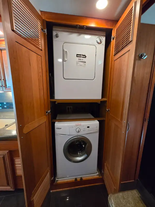 Luxurious and meticulously maintained 2011 Newmar Mountain Aire in RVs & Motorhomes in Vernon - Image 11