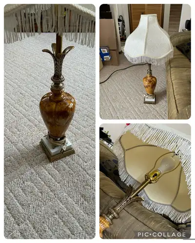 As per pics,dimensions 34” high and 16” wide,new trilight bulb included.