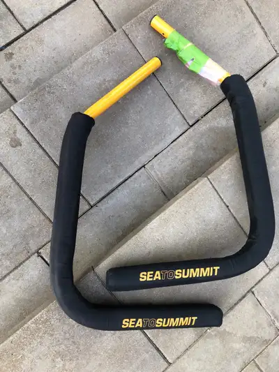 Voici un ensemble support mural de kayak ou canot Sea to Summit en très bon état. Si l'annonce est t...