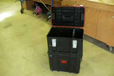 6 tools boxes on wheels with pull handle.Various internal separation compartments.See pictures. Ther...