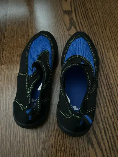  Size 4 1/2 water shoes , View more