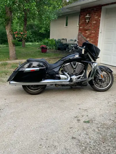 Selling a beautiful 2010 Victory Cross Country touring motorcycle in excellent condition. This bike...