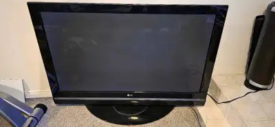 Selling my father's TV as he bought a new one on black Friday. It is a 50 inch LG Plasma TV with 720...