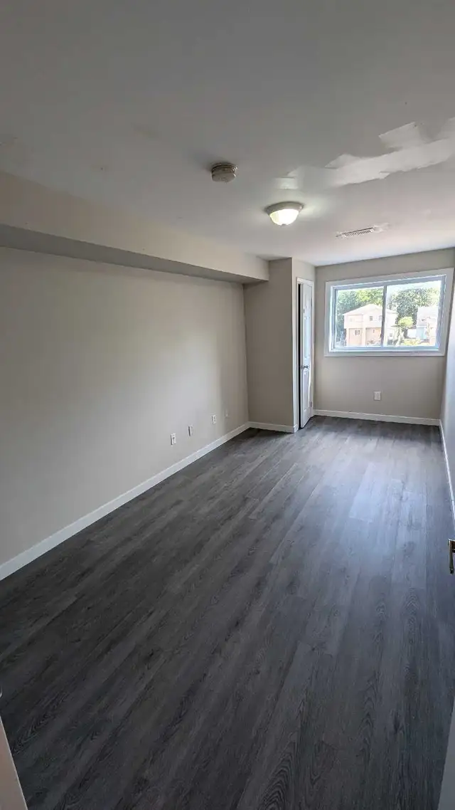 HUGE 17 Foot Long Bedrooms !! Walk to Laurier! in Room Rentals & Roommates in Kitchener / Waterloo - Image 6