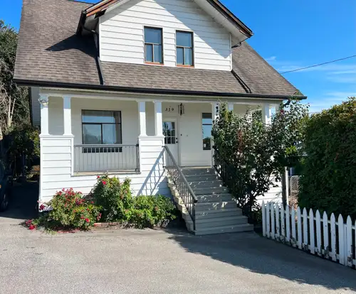 The home offers 2115 sq ft, 9 ft ceilings, spacious living and dining areas, large kitchen, 3 bedroo...