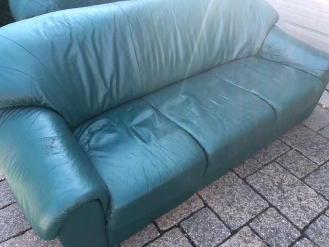 Green leather 3-seater sofa in Couches & Futons in Markham / York Region - Image 2