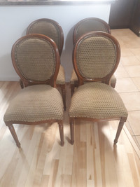 Mobilier de salle à manger de style antique