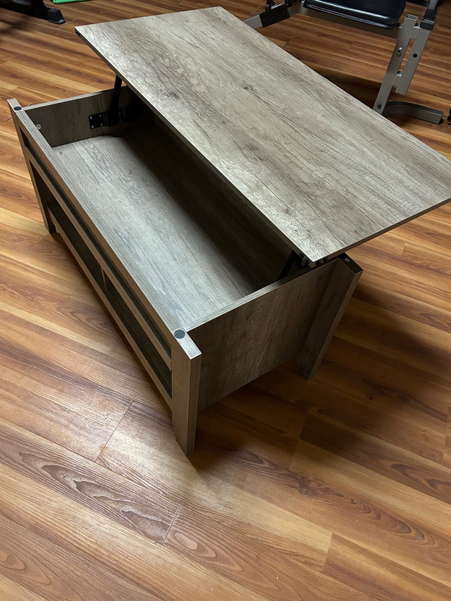 Lift top coffee table in Coffee Tables in Chatham-Kent - Image 2
