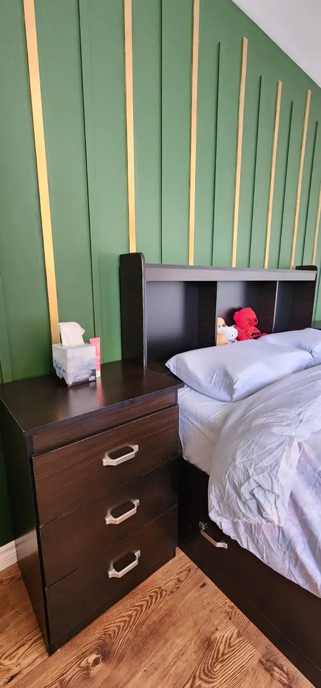 Moving Sale! Queen Bedroom Set – 6 Pieces – First come basis !62864745059971124