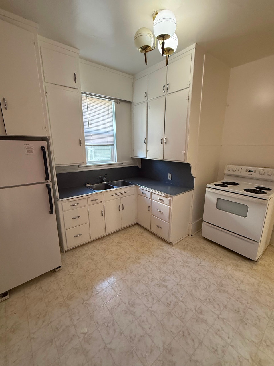 Nutana 2 bedroom with den available November 1st 4