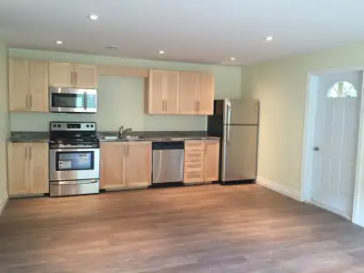 This newer bright 3rd floor suite with two bedrooms and two full bathrooms lies in the heart of Cent...