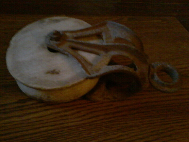 I have an antique wood and cast iron pulley (early) for sale. in Arts & Collectibles in Cambridge - Image 2