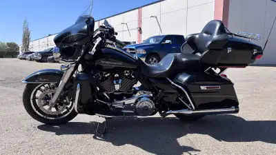 7129 km - $25725 - S&S Exhaust | Milwaukee-Eight 107 engine. Low mileage. Big touring power. Built f...