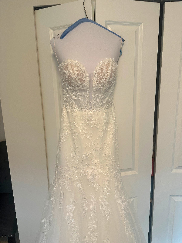 Wedding dress Maggie Soterro Lennon size 6 in Women's - Dresses & Skirts in Tricities/Pitt/Maple - Image 2