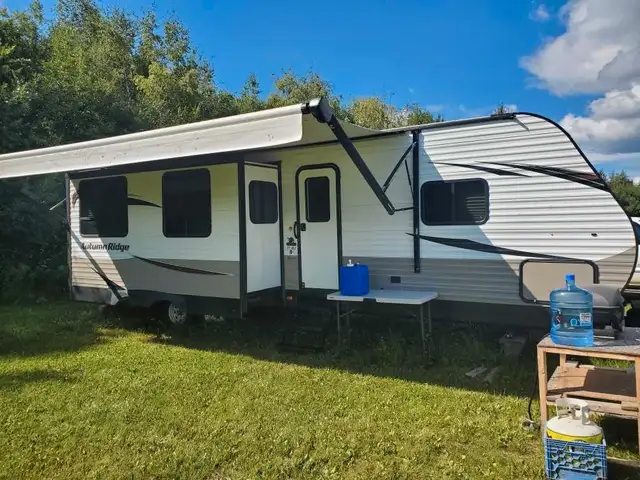 Holiday Trailer62863730860930123