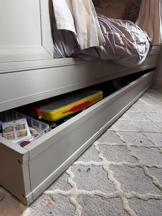 Pottery Barn Kids Blythe Carriage Bed with Trundle – Twin – Sead in Beds & Mattresses in Peterborough - Image 4