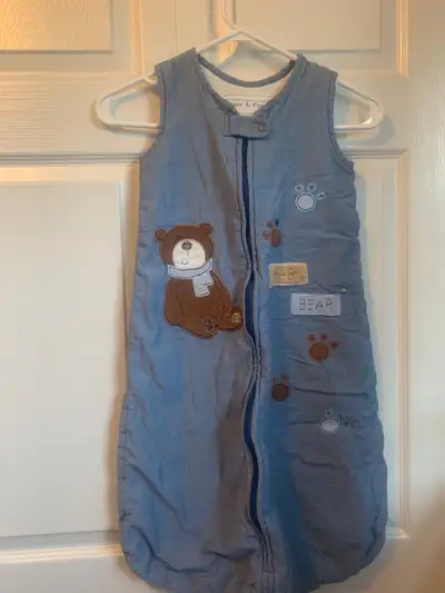 Great quality! Excellent condition. I found it perfect for taking babies/small toddlers camping. Ext...