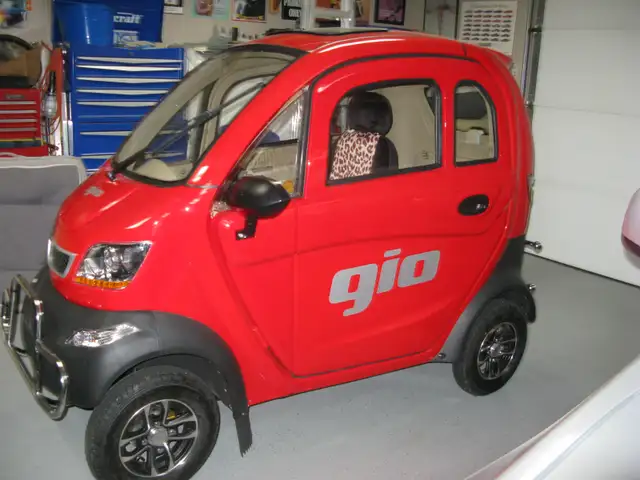 ENCLOSED GIO ELECTRIC SCOOTER in eBike in Lethbridge - Image 4