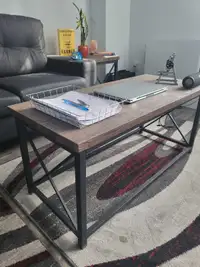 Coffee table with end tables brand new just got it 