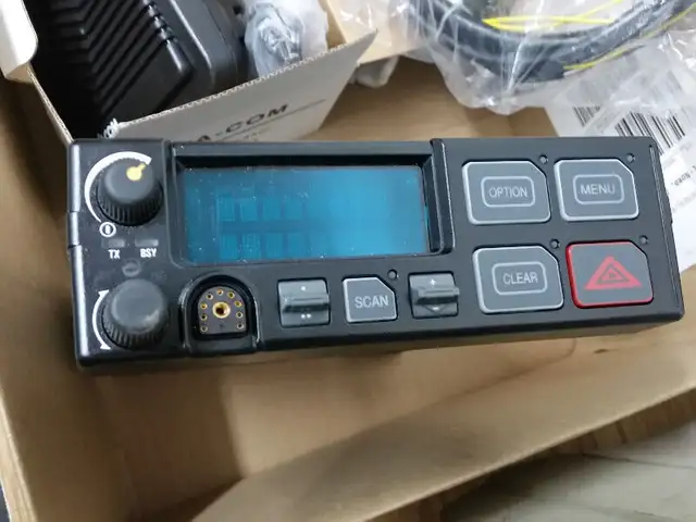 Harris MA/COM M7100 IP Mobile Radio MAHG-N8MXX NEW in box with a in Other in City of Montréal - Image 2