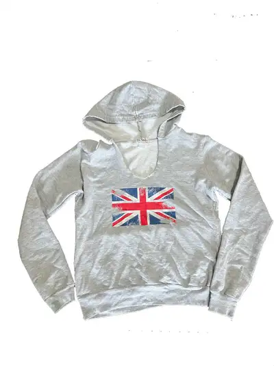 Excellent condition! Light grey hoodie with British flag graphic on the front. Raw edge neckline. 10...