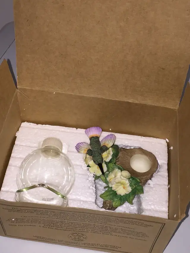 Hummingbird Candle Holder Hand-Painted Bisque Porcelain in Home Décor & Accents in Calgary - Image 5