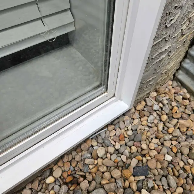 Window Vinyl Repair/ Glass & screen repair62864742134146124