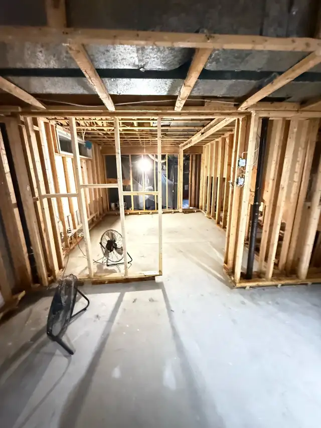Carpenter outside the Decree495868085157898240