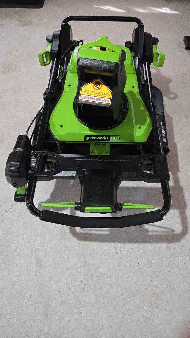 Greenworks 80V 22" Snow Thrower, 4.0Ah Battery and Rapid Charger in Outdoor Tools & Storage in Mississauga / Peel Region - Image 3