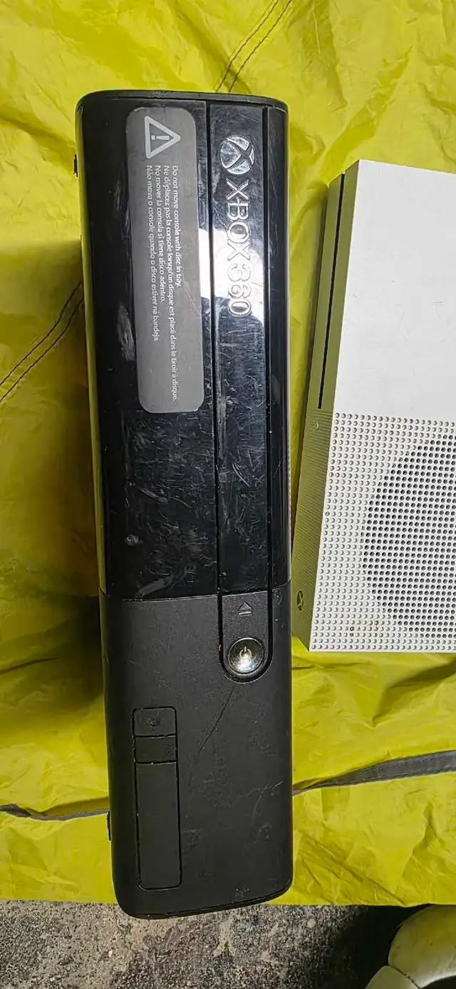 Lot de Consoles de Jeux / Video Game Console Lot (Xbox, Wii) in XBOX One in Laval / North Shore - Image 9