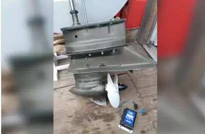 Lower end comes with a new propeler and works properly,